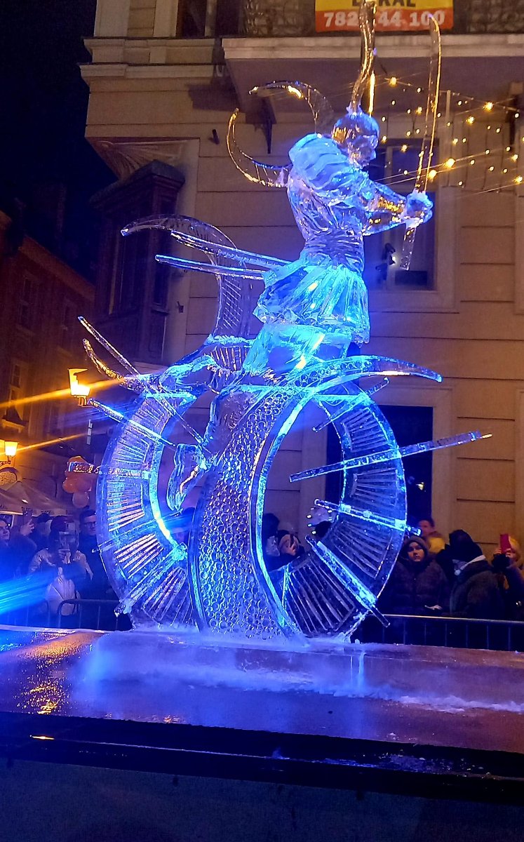 The photo shows a Samurai - the sculpture took 1st place in the competition.