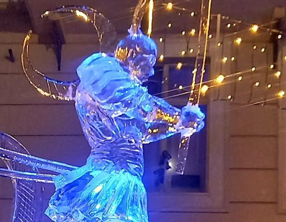 The photo shows a Samurai - the sculpture took 1st place in the competition.